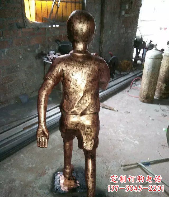 海南小孩跑步公园人物铜雕 (2)
