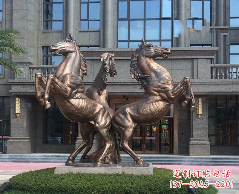 海南小区立马铜雕