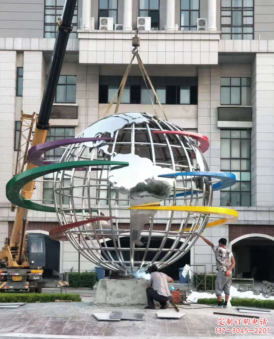 海南校园彩色不锈钢地球仪雕塑