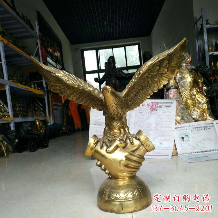 海南铸铜老鹰雕塑大展宏图